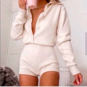 🤍 On-Trend FW2025🤍
Zara- Jumpsuit (cream, knit, shorts, long-sleeve w/button top